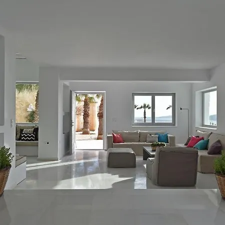 فيلة Paros Sleeps 10 Pool Air Con Wifi T478597 *