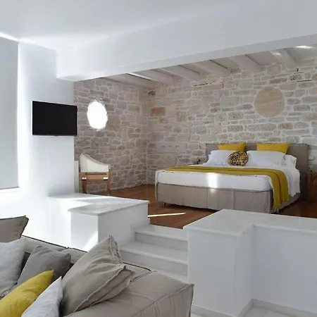Paros Sleeps 10 Pool Air Con Wifi T478597 *