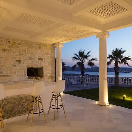 فيلة Paros Sleeps 10 Pool Air Con Wifi T478597 *