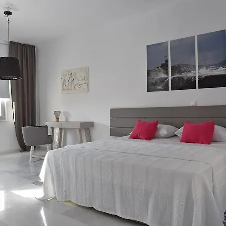 Paros Sleeps 10 Pool Air Con Wifi T478597