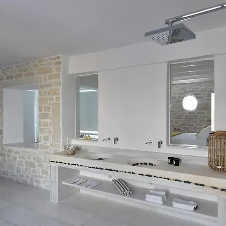 Villa Paros Sleeps 10 Pool Air Con Wifi T478597 Páros