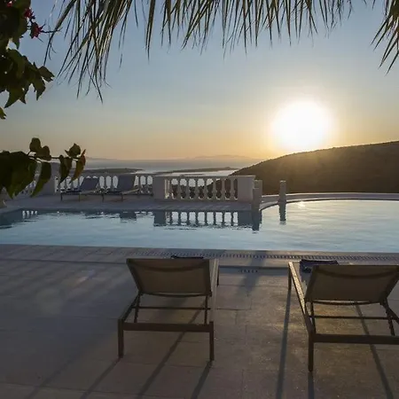 Paros Sleeps 10 Pool Air Con Wifi T478597
